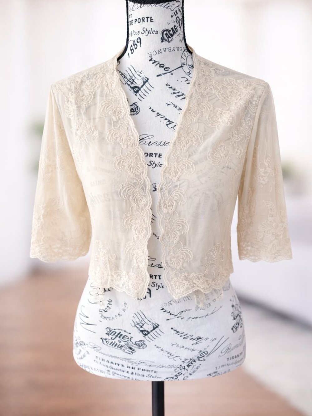 Ivory Floral lace Bolero Shrug Jacket ( Womens  size Small)